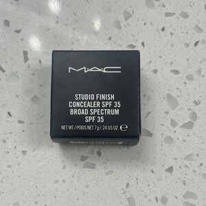 MAC Studio Finish Concealer NW20 SPF 35
